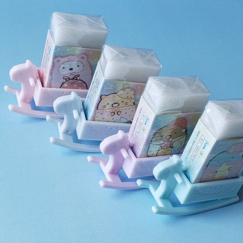 210725 すみっコぐらし 木馬型スタンドケース付まとまるくん