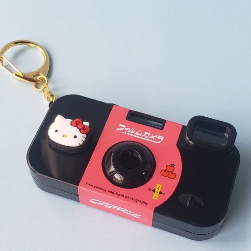 画像1: 250620　キティちゃん柄追加入荷☆　フィルムカメラ風キーホルダー＜ゆうパケットOK＞ (1)