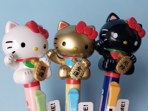 250917 ハローキティ 招き猫 アクションペン《ゆうパケットNG